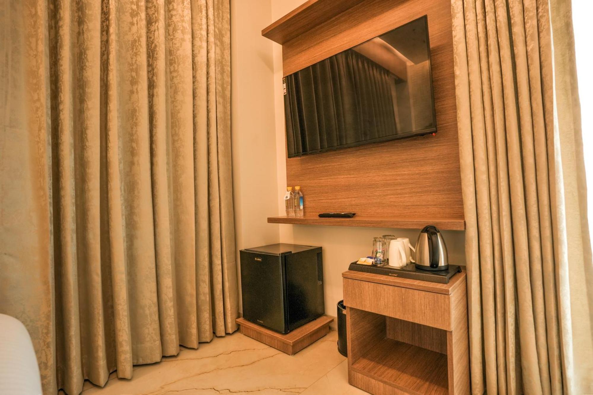 Rj Hotel - Managed By Atithi House Greater Noida Buitenkant foto