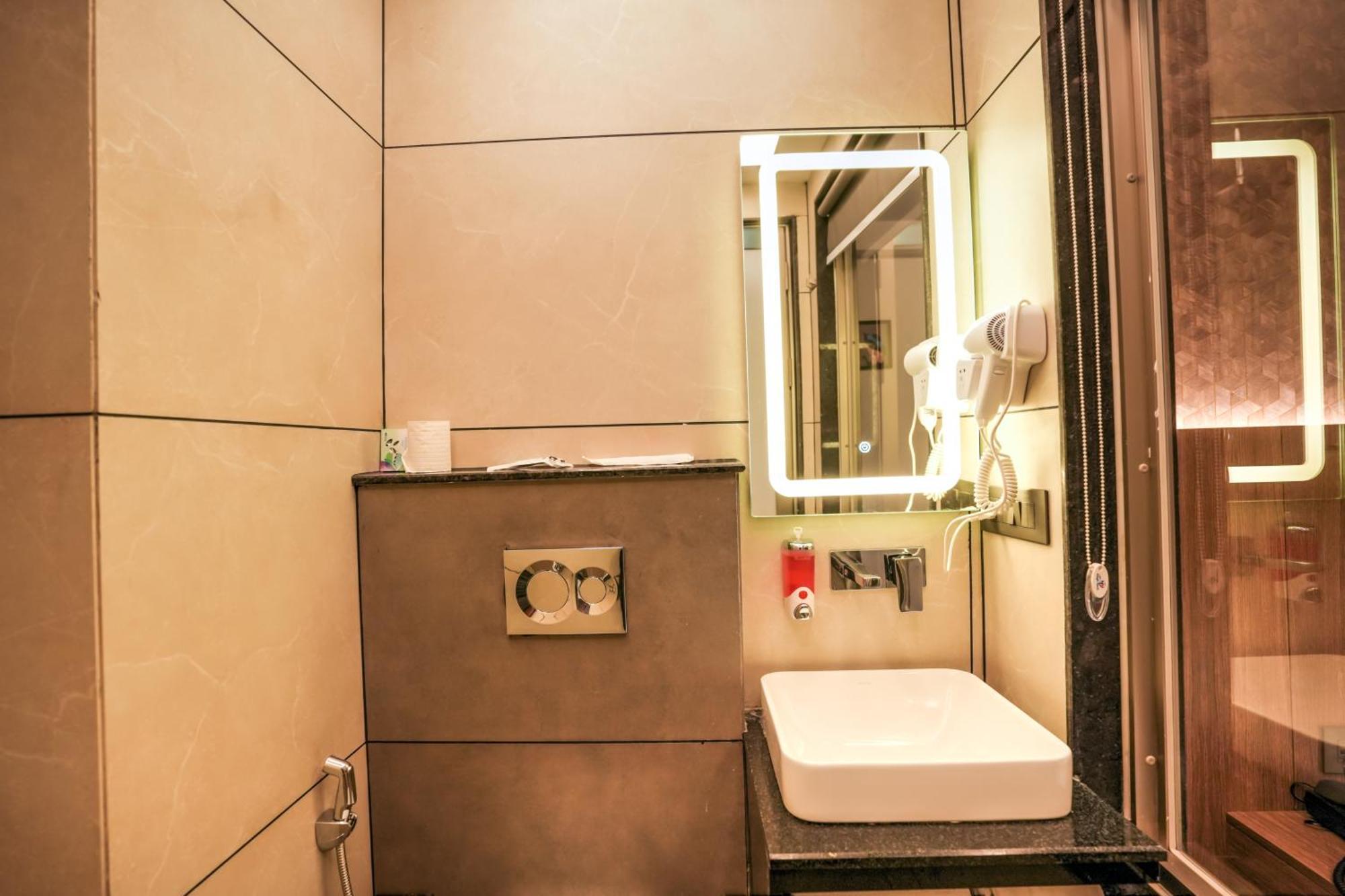 Rj Hotel - Managed By Atithi House Greater Noida Buitenkant foto