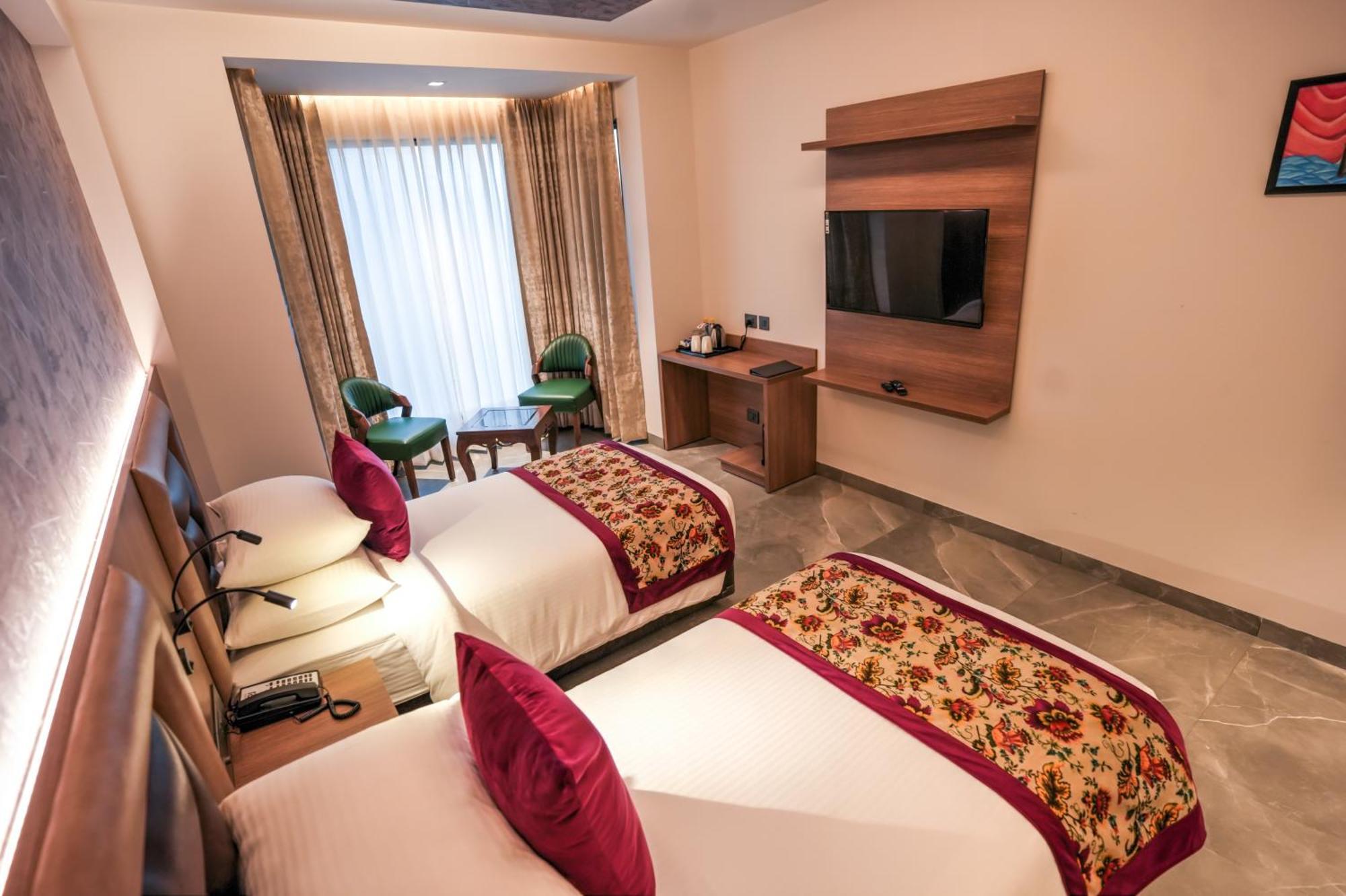 Rj Hotel - Managed By Atithi House Greater Noida Buitenkant foto